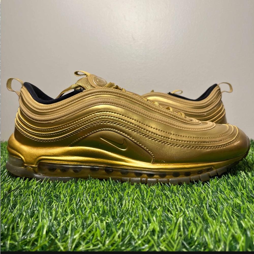 air max gold medal